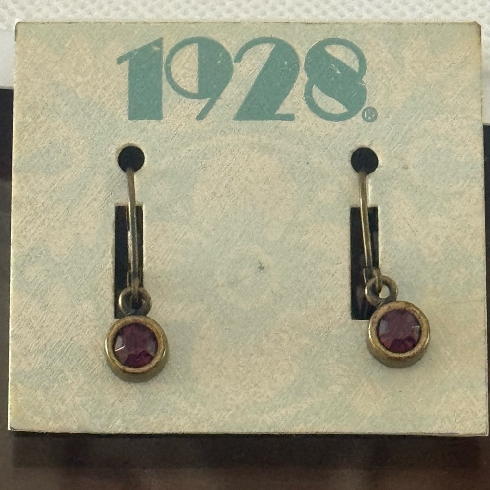 1928 Gold Tone Drop Earrings โ Purple Crystal Accent โ NWT - Picture 3 of 8